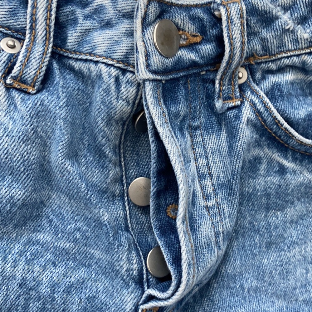 H&M Shorts - Picture 2 of 5
